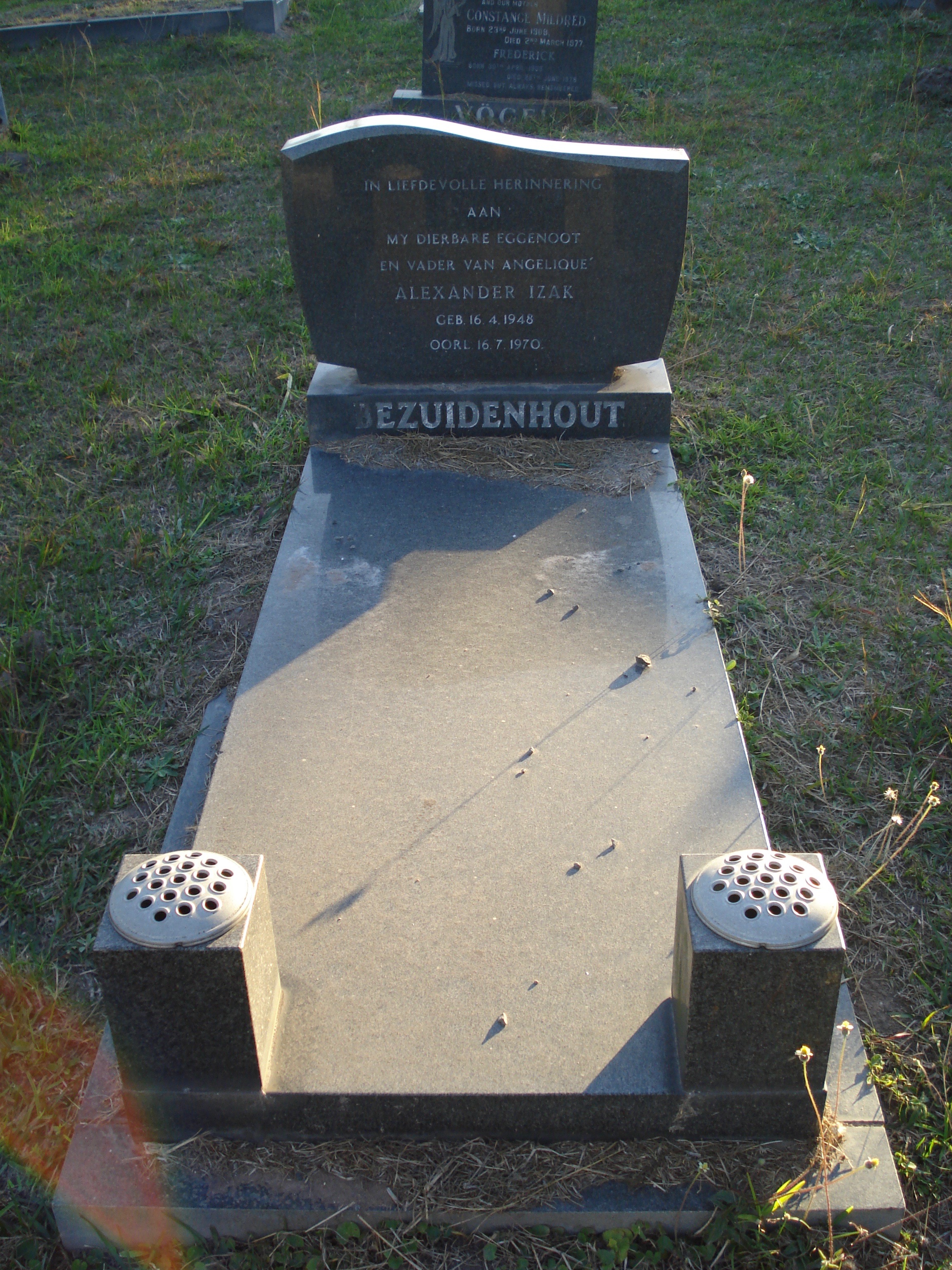 Photo from /search/photos/South Africa/Kwazulu Natal/QUEENSBURGH CEMETERY/bezuidenhout_ai_02.jpg